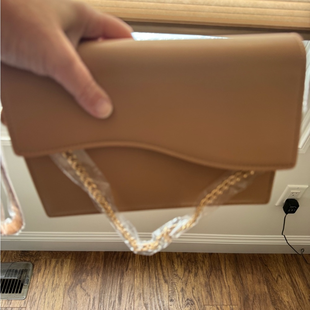 NWT Women vegan leather bag w/wristlet strap and/or gold crossbody chain - tan